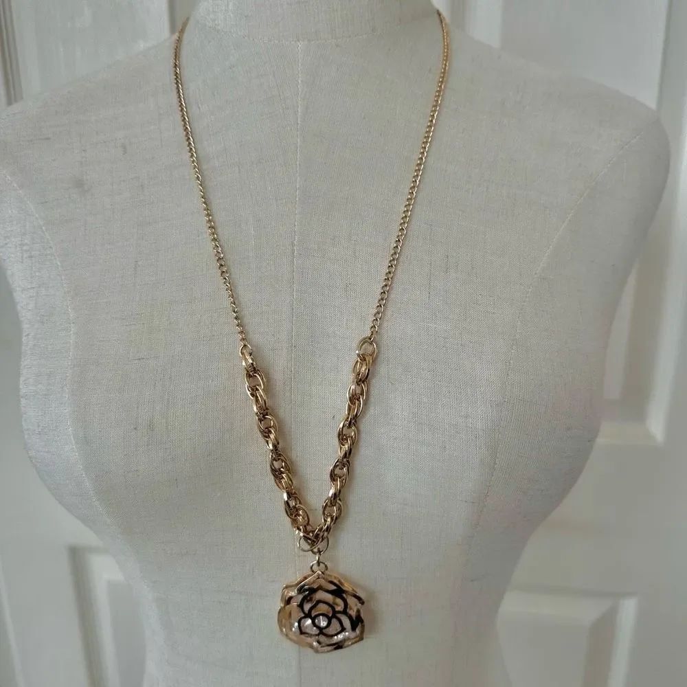 1946 Rose crystal filled pendant necklace